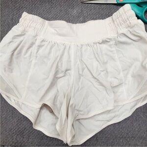 White Lululemon Hotty Short - Size 4